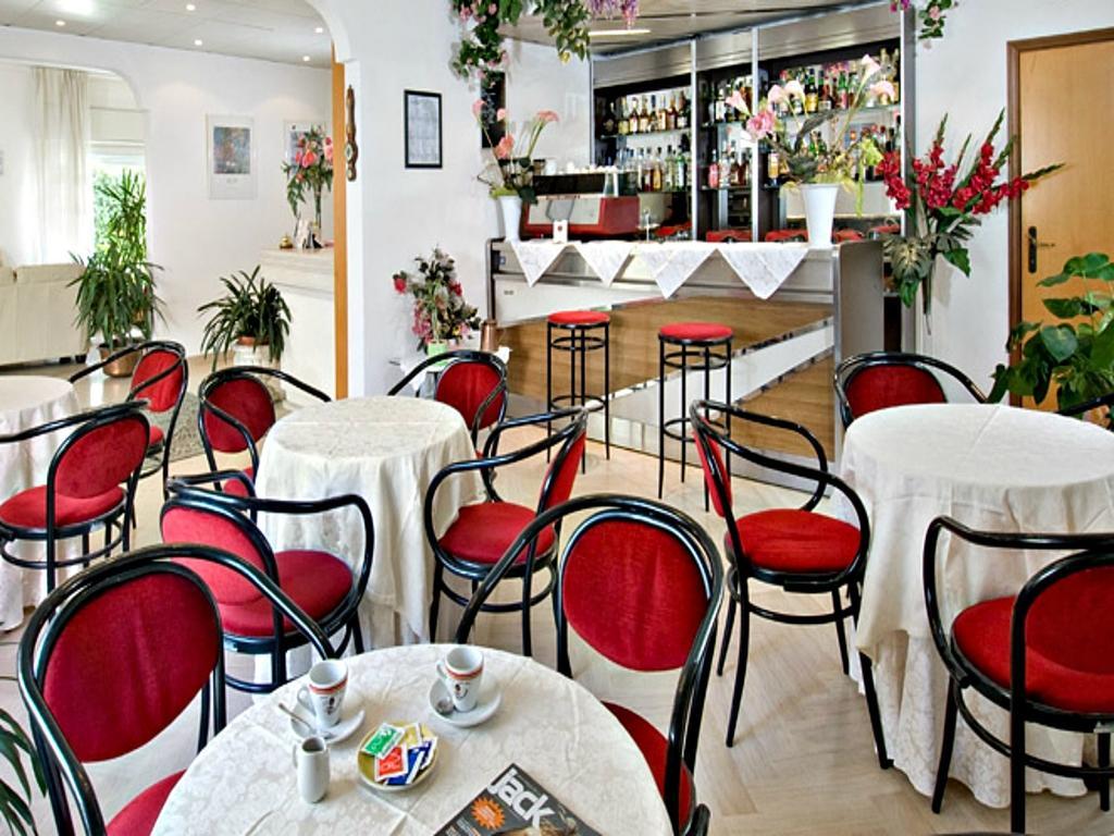 Hotel Morena Riccione Centrale Zewnętrze zdjęcie